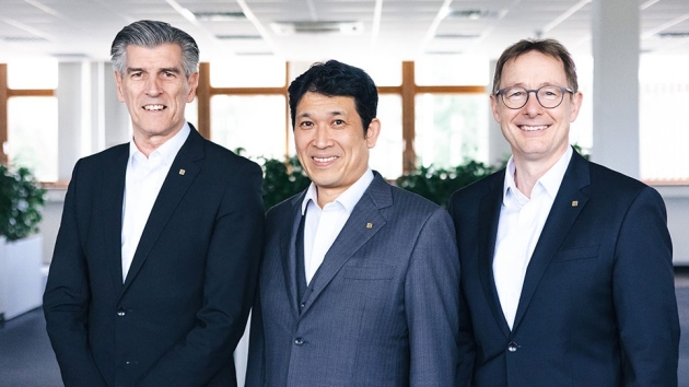 Kyocera Europe hat ein neues Mitglied der Geschäftsführung - Die Geschäftsführung der Kyocera Europe GmbH besteht nun aus Rafael Schröer, Europachef Kunihiko Ueki und Manfred Sauer (v.l.) - Quelle: Kyocera Europe GmbH